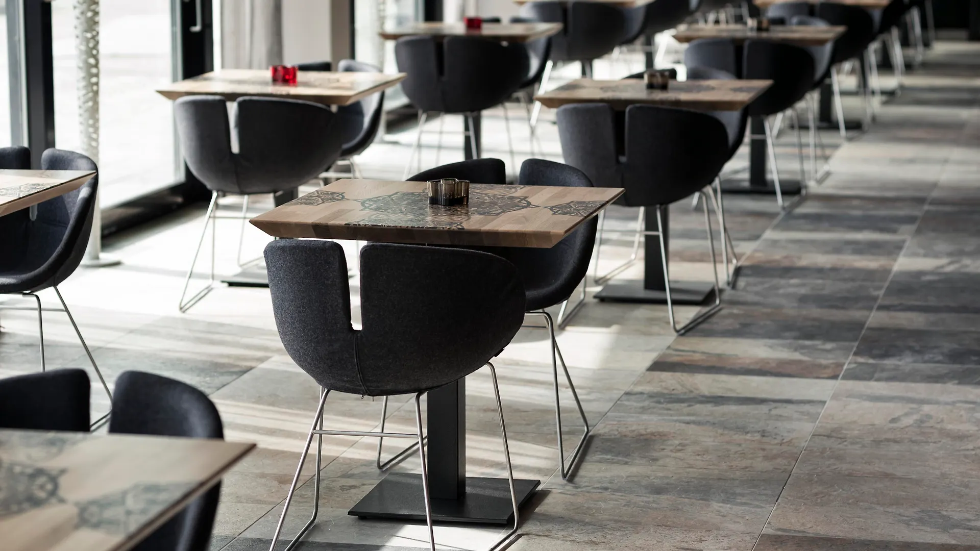 Mainport Hotel Rotterdam, A Hilton Affiliate Hotel