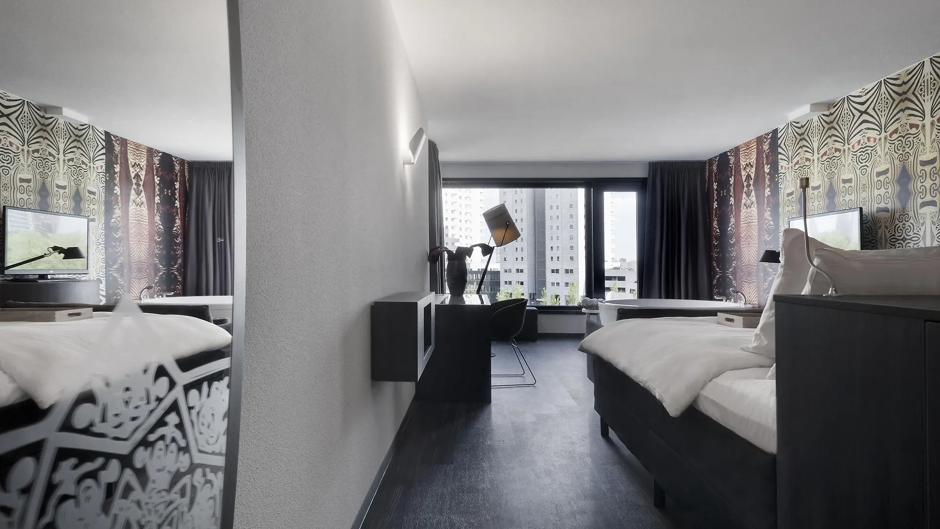 Mainport Hotel Rotterdam, Curio Collection By Hilton