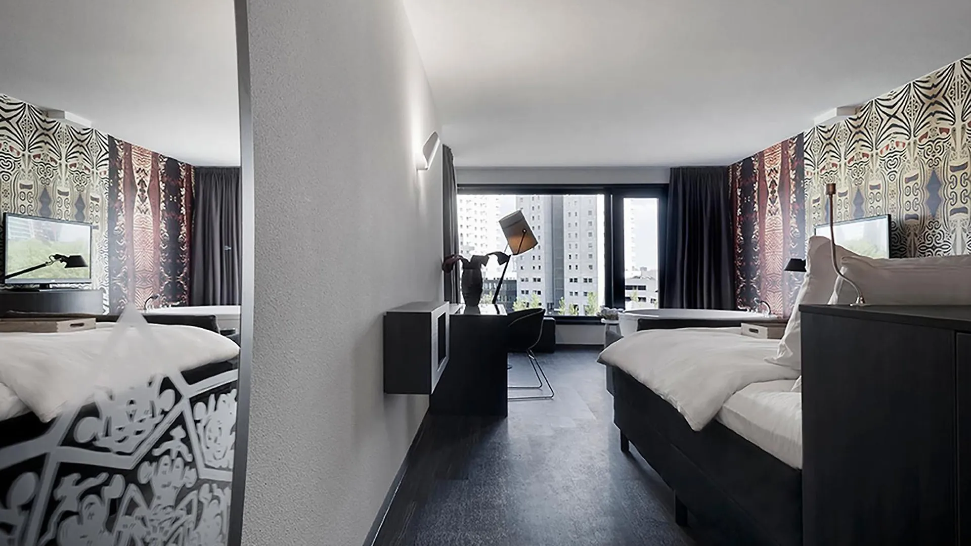 Mainport Hotel Rotterdam, Curio Collection By Hilton