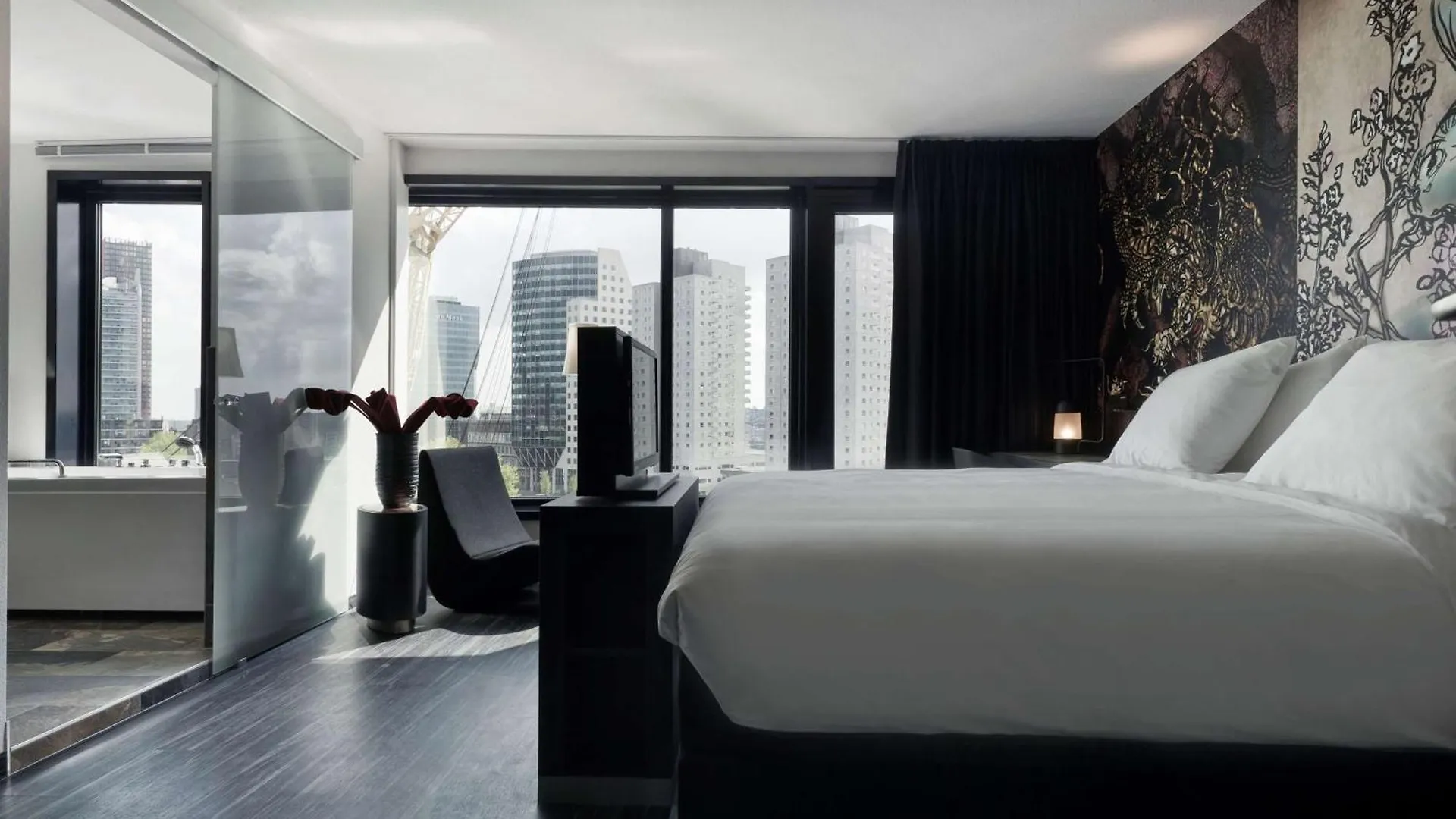 Mainport Hotel Rotterdam, Curio Collection By Hilton Rotterdam