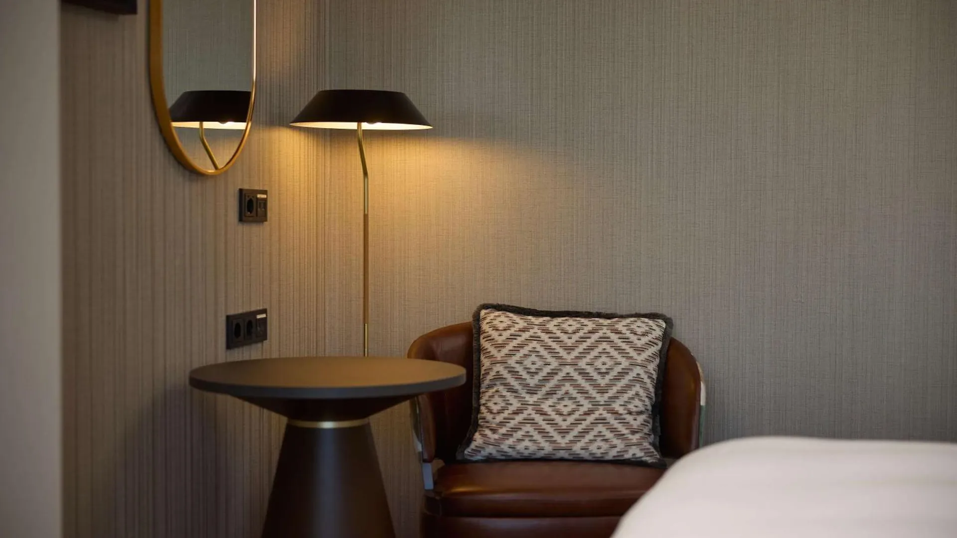 Mainport Hotel Rotterdam, A Hilton Affiliate Hotel Holland