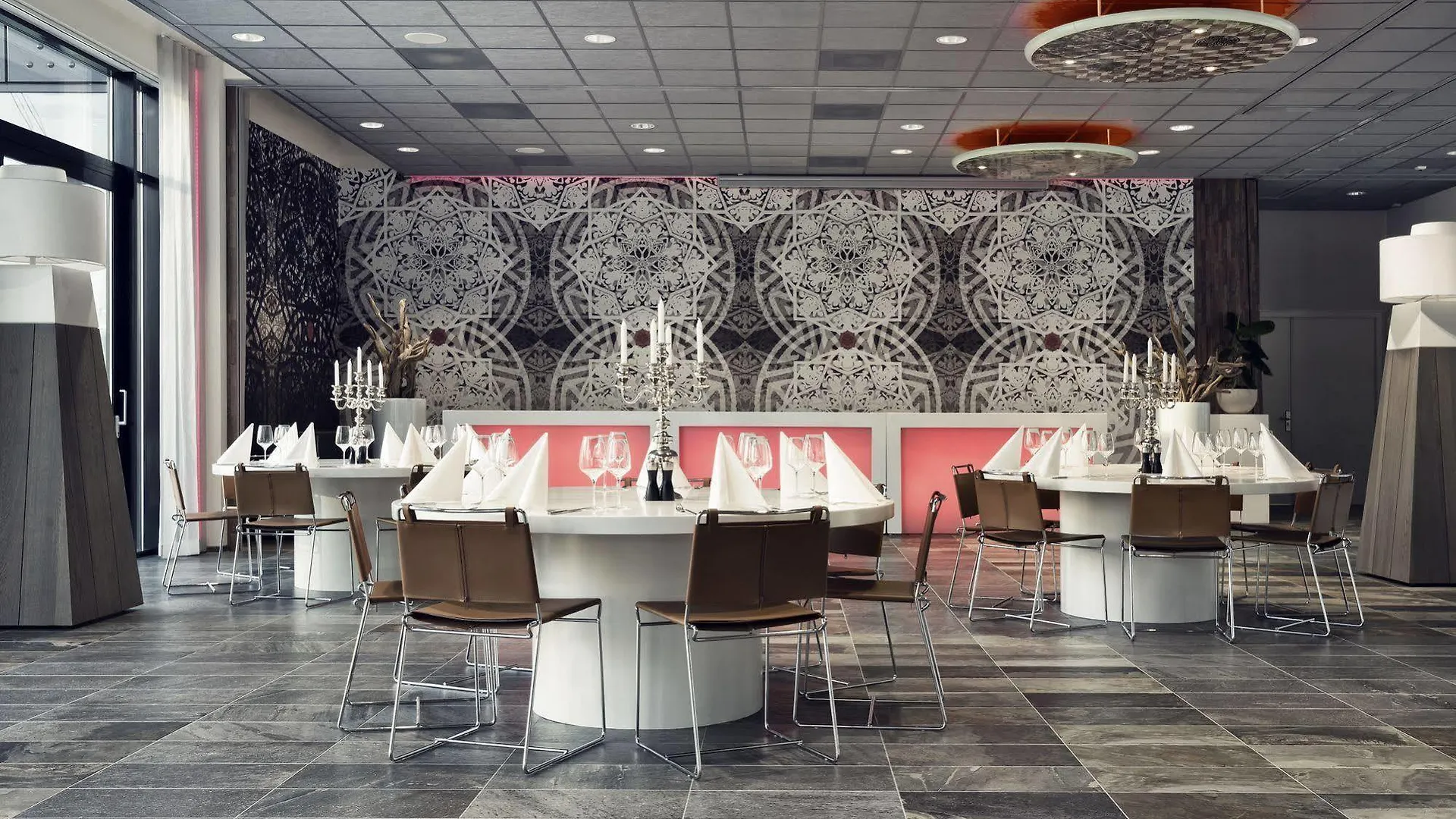 Mainport Hotel Rotterdam, A Hilton Affiliate Hotel