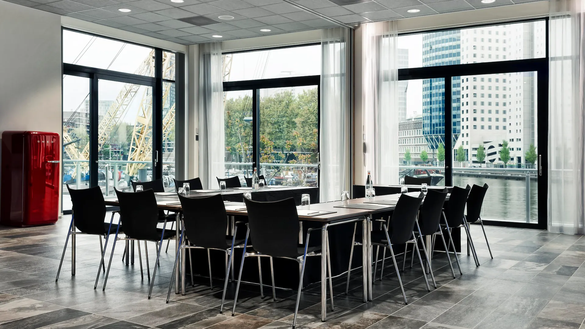 Mainport Hotel Rotterdam, A Hilton Affiliate Hotel  Роттердам
